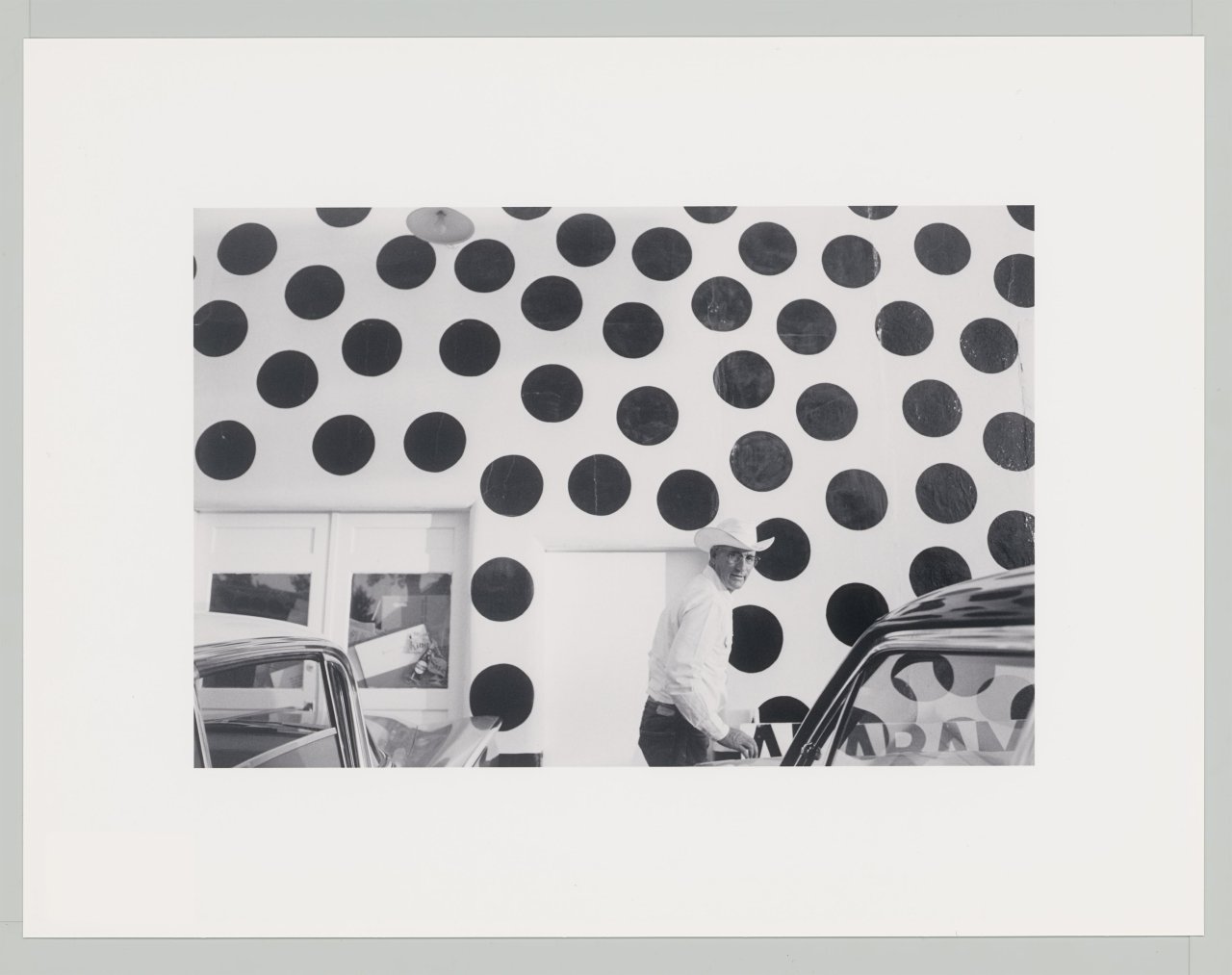 Auf diesem Bild ist das folgende Kunstwerk zu sehen: Joel Meyerowitz. Wyoming. 1964.