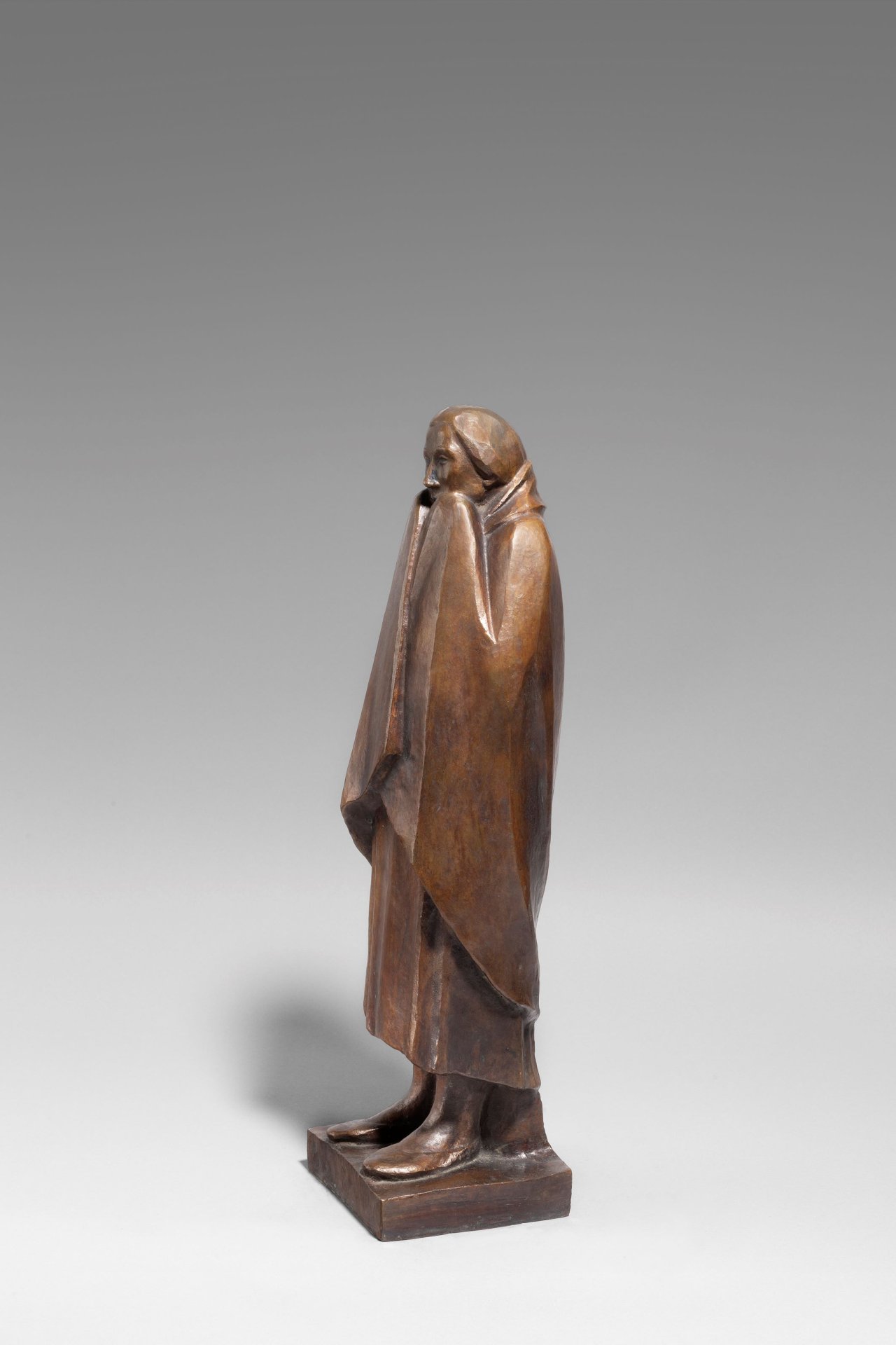 This picture shows the following artwork: Ernst Barlach. ”Frierendes Mädchen”. 1916.