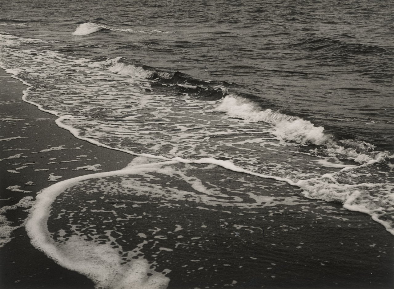 This picture shows the following artwork: Albert Renger-Patzsch. Nordseewelle (North Sea Wave). 1925.
