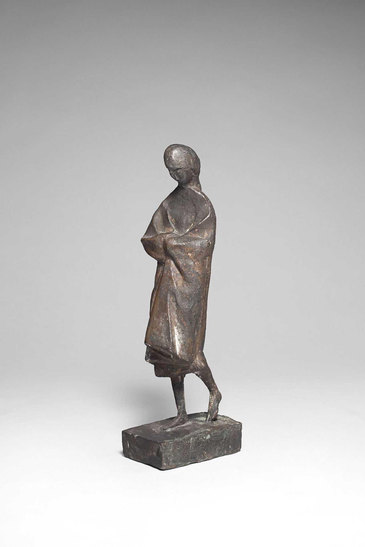 This picture shows the following artwork: Hans Wimmer. ”Schreitendes Mädchen - kleine Trauernde”. 1953.