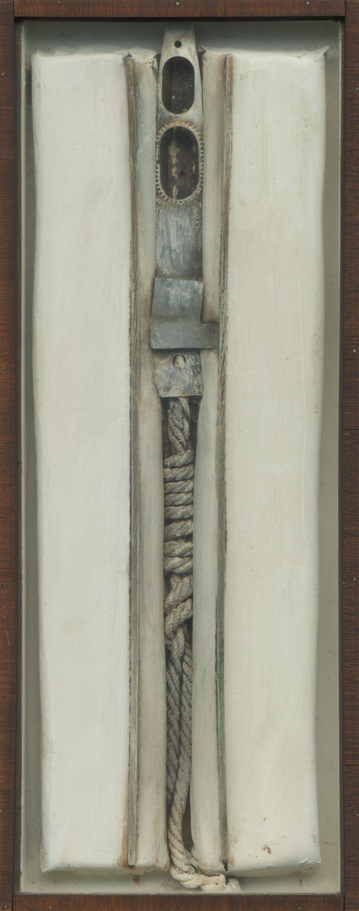 Auf diesem Bild ist das folgende Kunstwerk zu sehen: Karl Fred Dahmen. „Montagekasten mit Seil“. 1969.