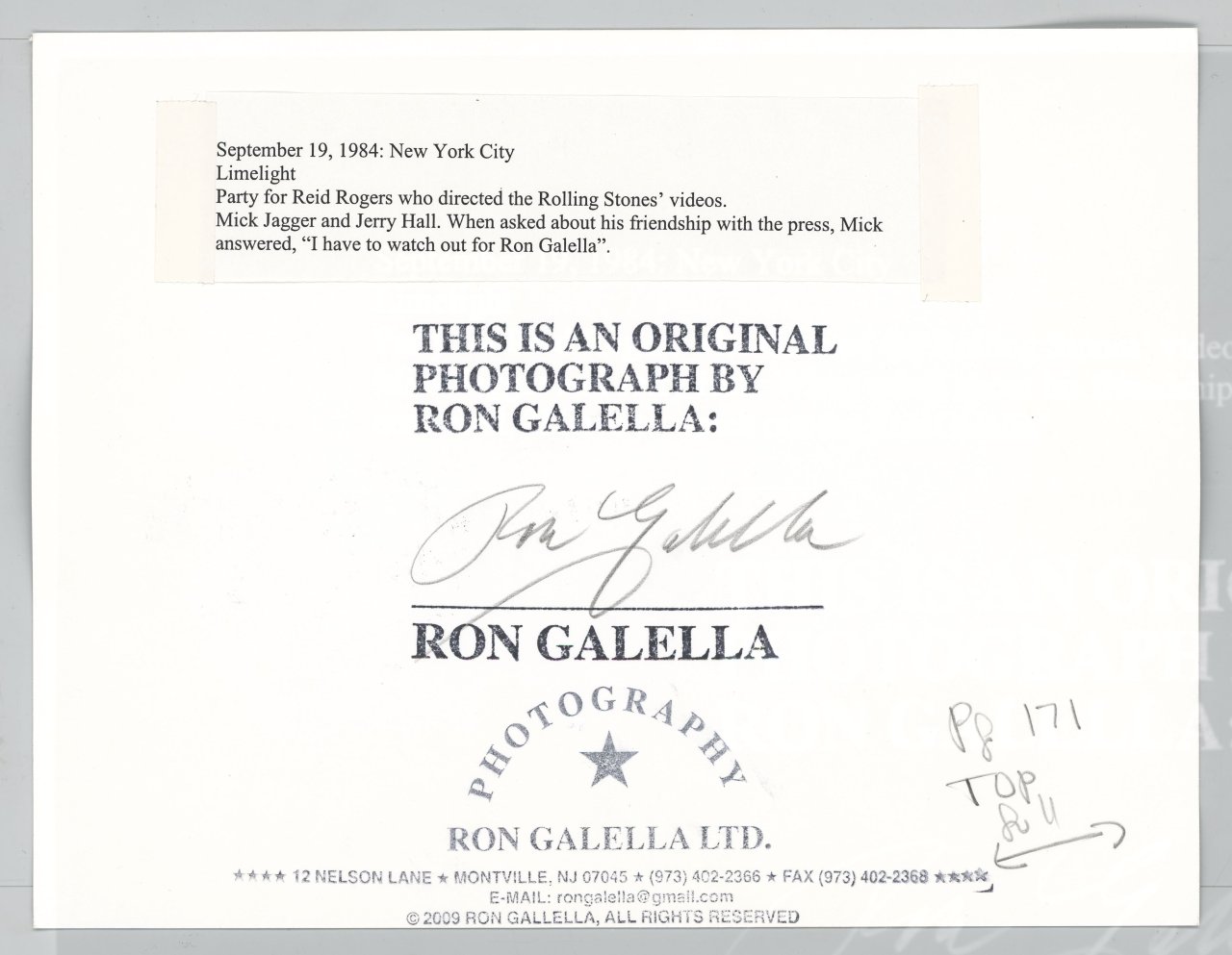 Auf diesem Bild ist das folgende Kunstwerk zu sehen: Ron Galella (d.i. Galella, Ronald E.). Mick Jagger and Jerry Hall, New York City. 1984.