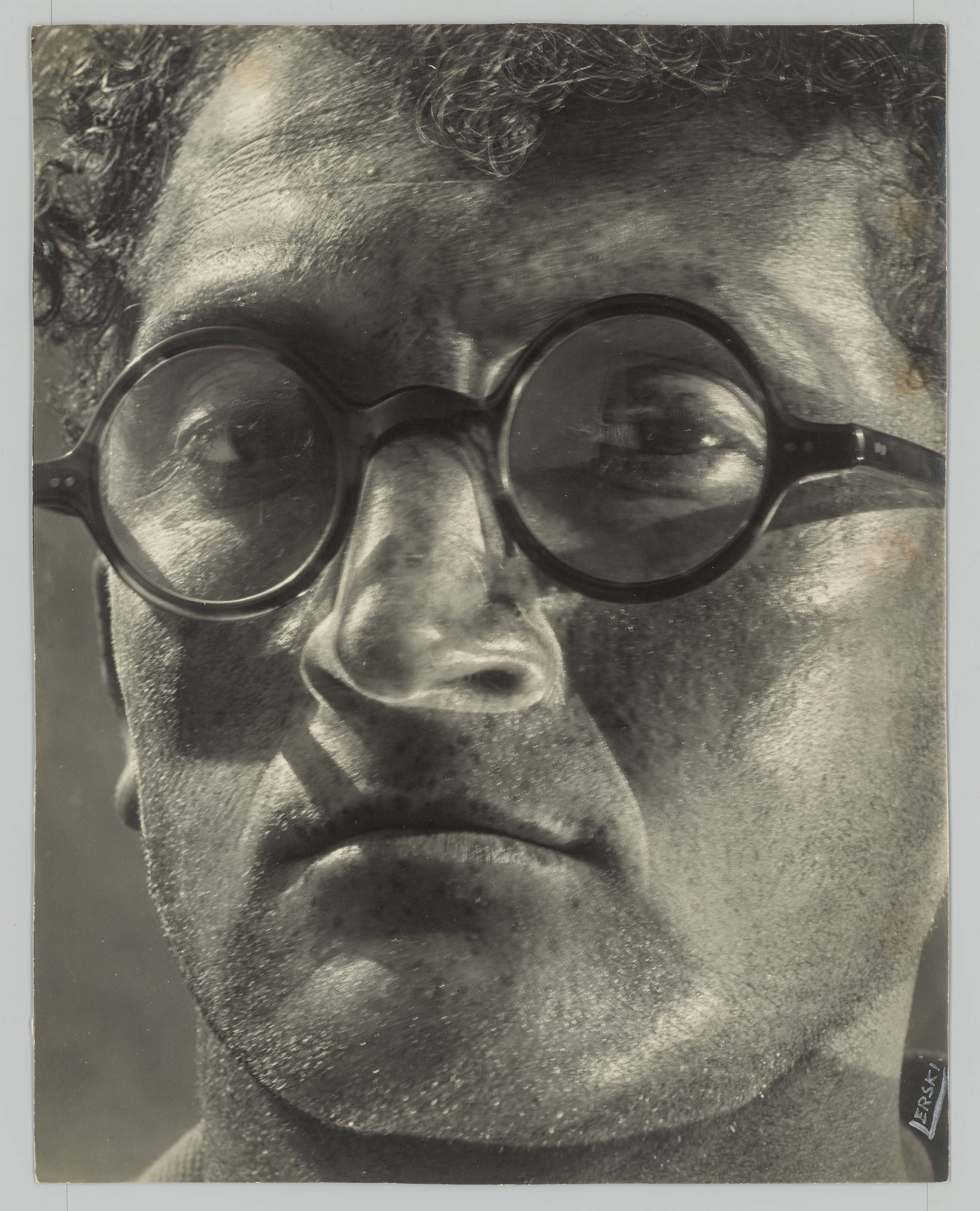 This picture shows the following artwork: Helmar Lerski (i.e. Schmuklerski, Israel). Metamorphosis through Light, Tel-Aviv. 1935–1936.