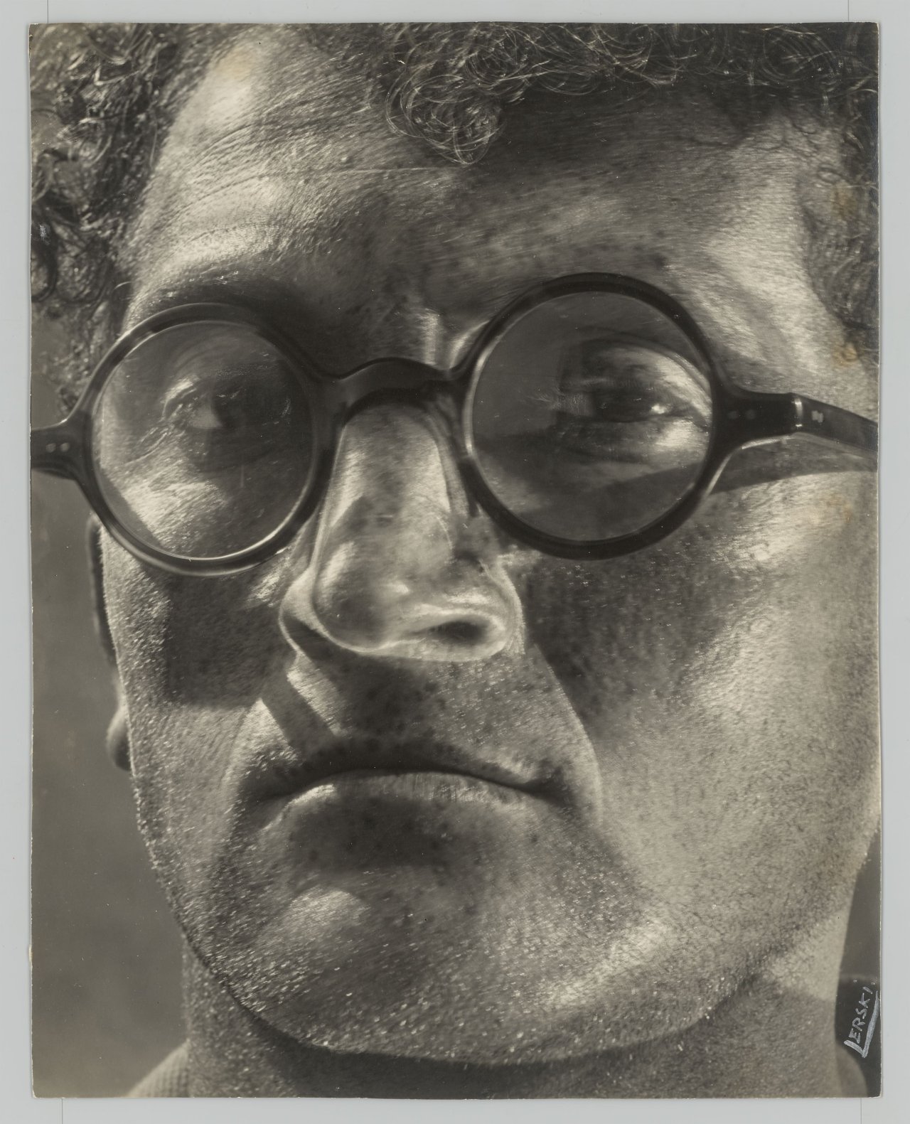 This picture shows the following artwork: Helmar Lerski (i.e. Schmuklerski, Israel). Metamorphosis through Light, Tel-Aviv. 1935–1936.