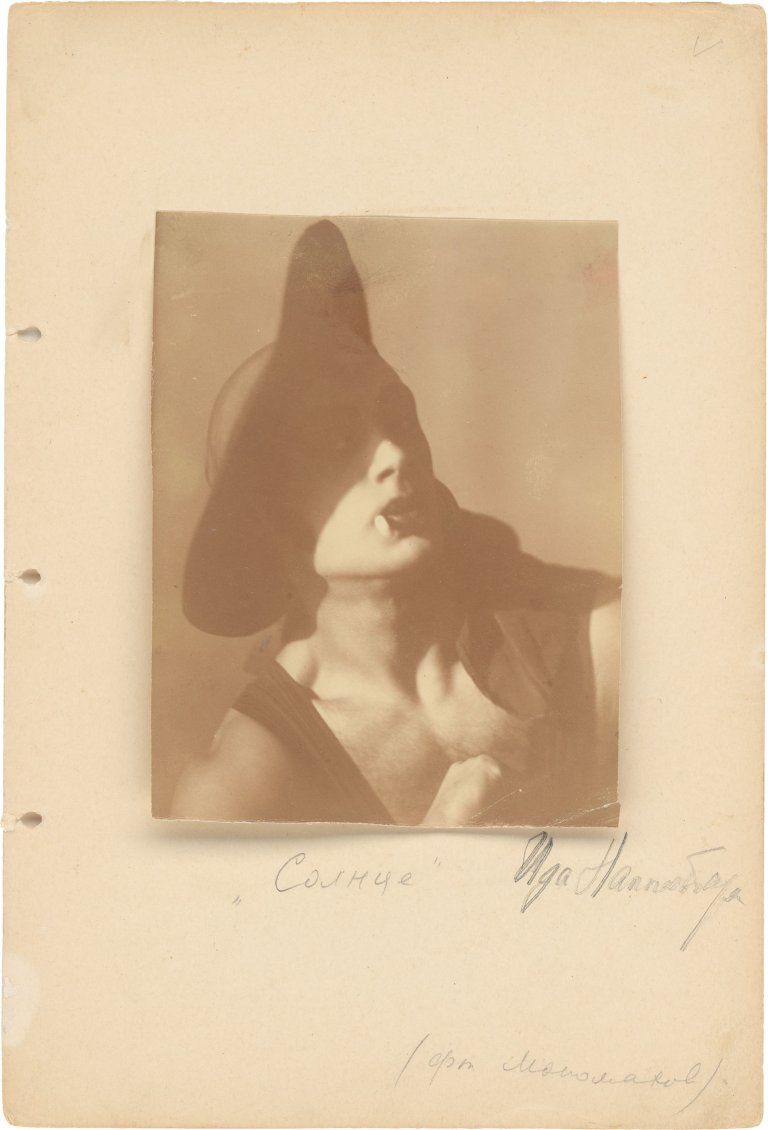 Auf diesem Bild ist das folgende Kunstwerk zu sehen: Ida Nappelbaum. „Sonne“. 1920er–Jahre.