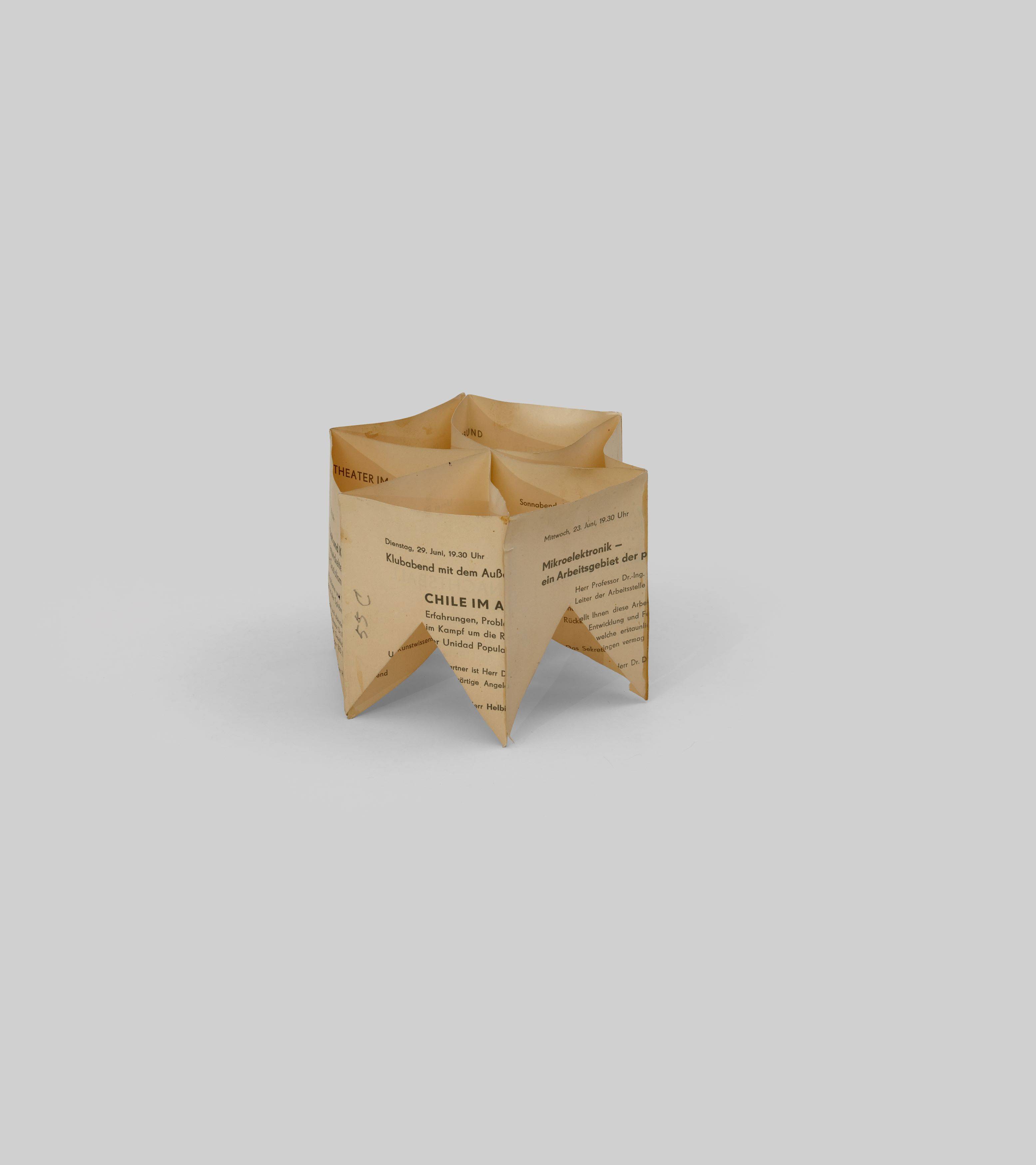 Auf diesem Bild ist das folgende Kunstwerk zu sehen: Hermann Glöckner. Sechszackiger Aufbau. 1971.