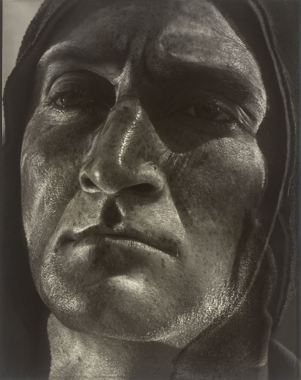This picture shows the following artwork: Helmar Lerski (i.e. Schmuklerski, Israel). Metamorphosis through Light, Tel-Aviv. 1935–1936.