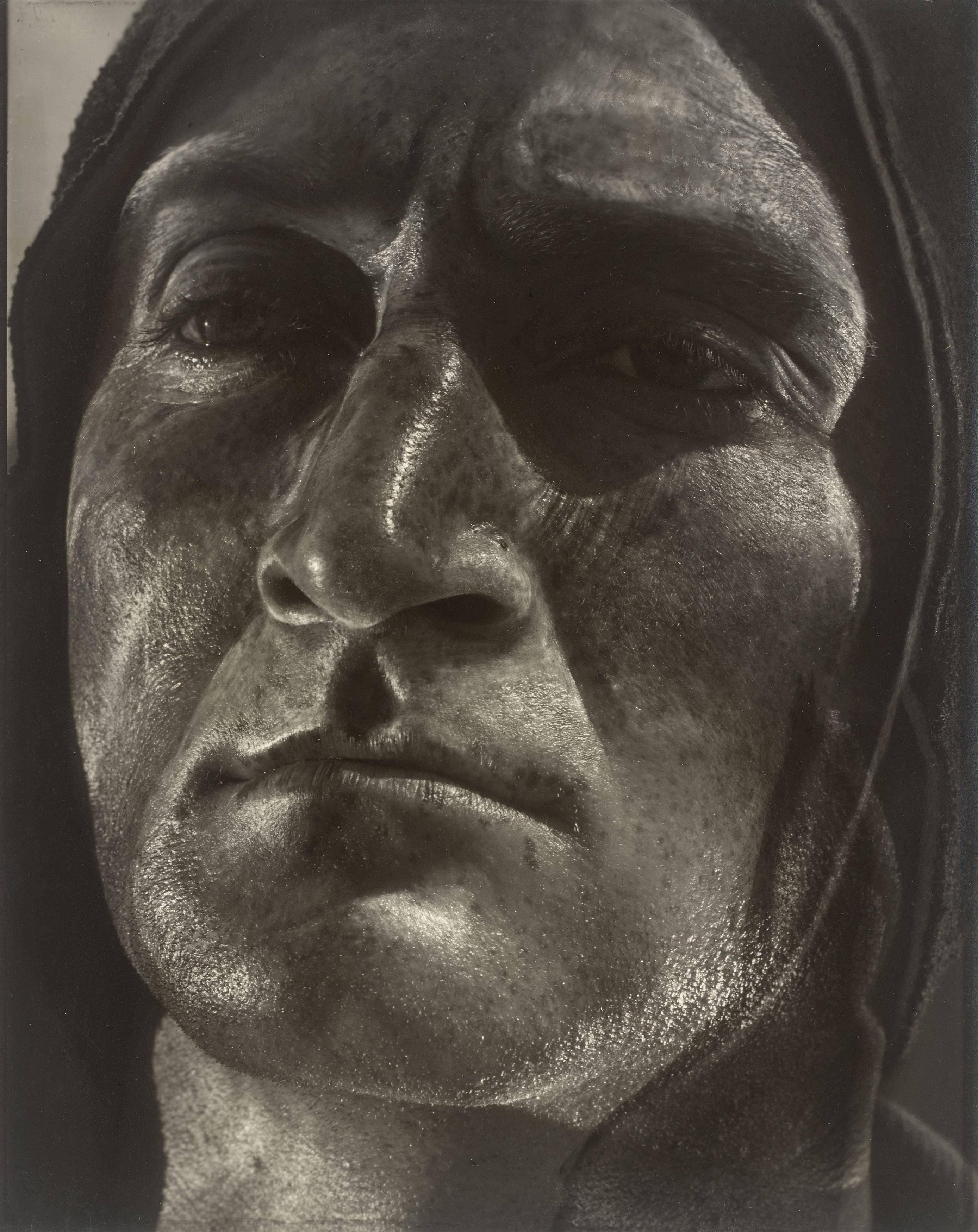 This picture shows the following artwork: Helmar Lerski (i.e. Schmuklerski, Israel). Metamorphosis through Light, Tel-Aviv. 1935–1936.