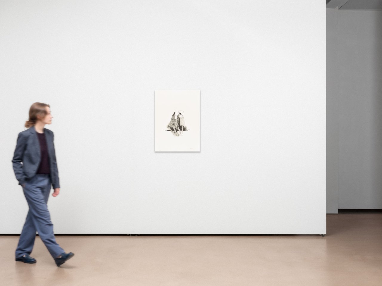 This picture shows the following artwork: Lynn Chadwick. ”Two sitting figures”. 1971.