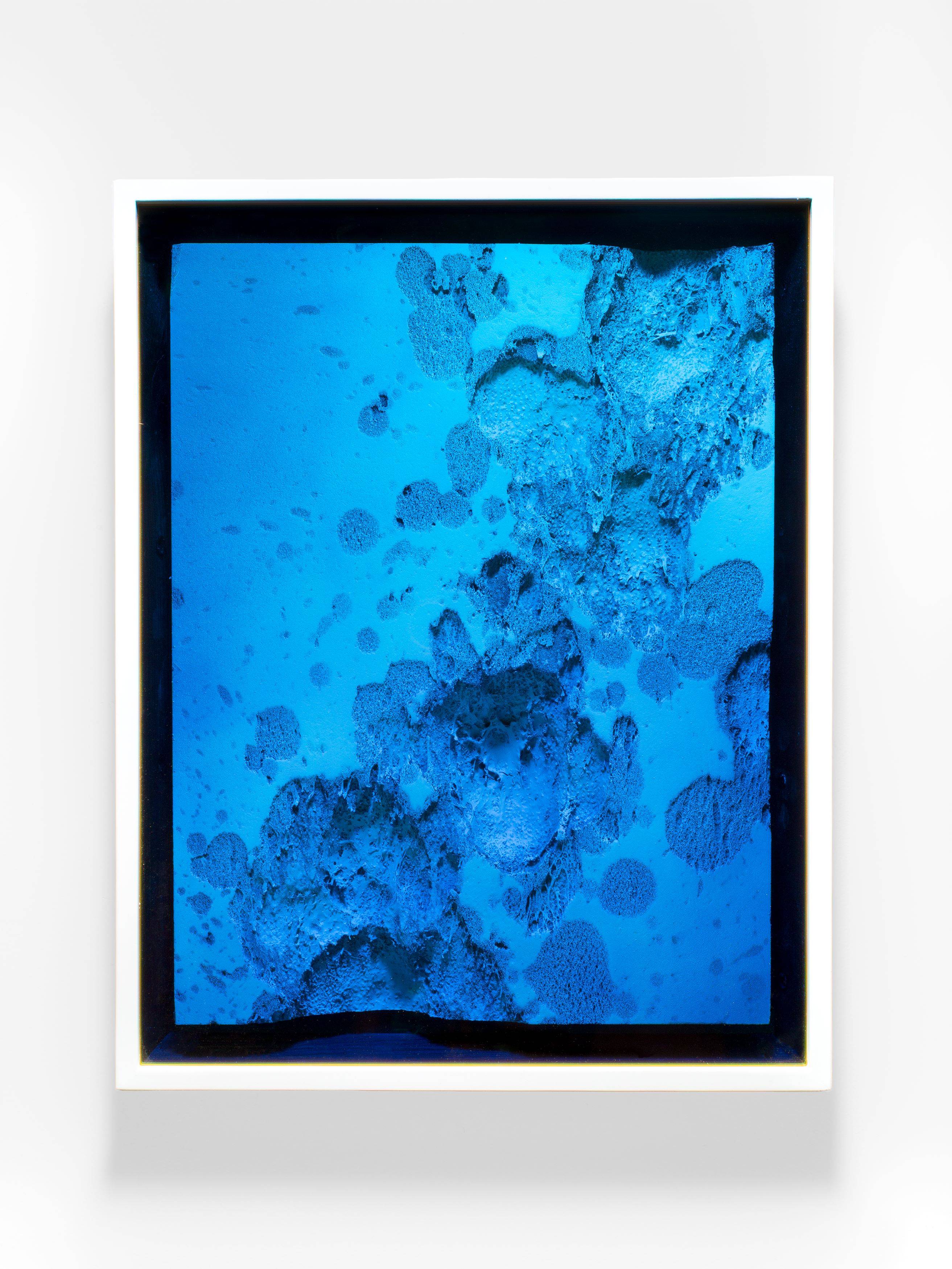 Auf diesem Bild ist das folgende Kunstwerk zu sehen: Wolfgang Flad. „Untitled (dark side of the moon)“. 2025.