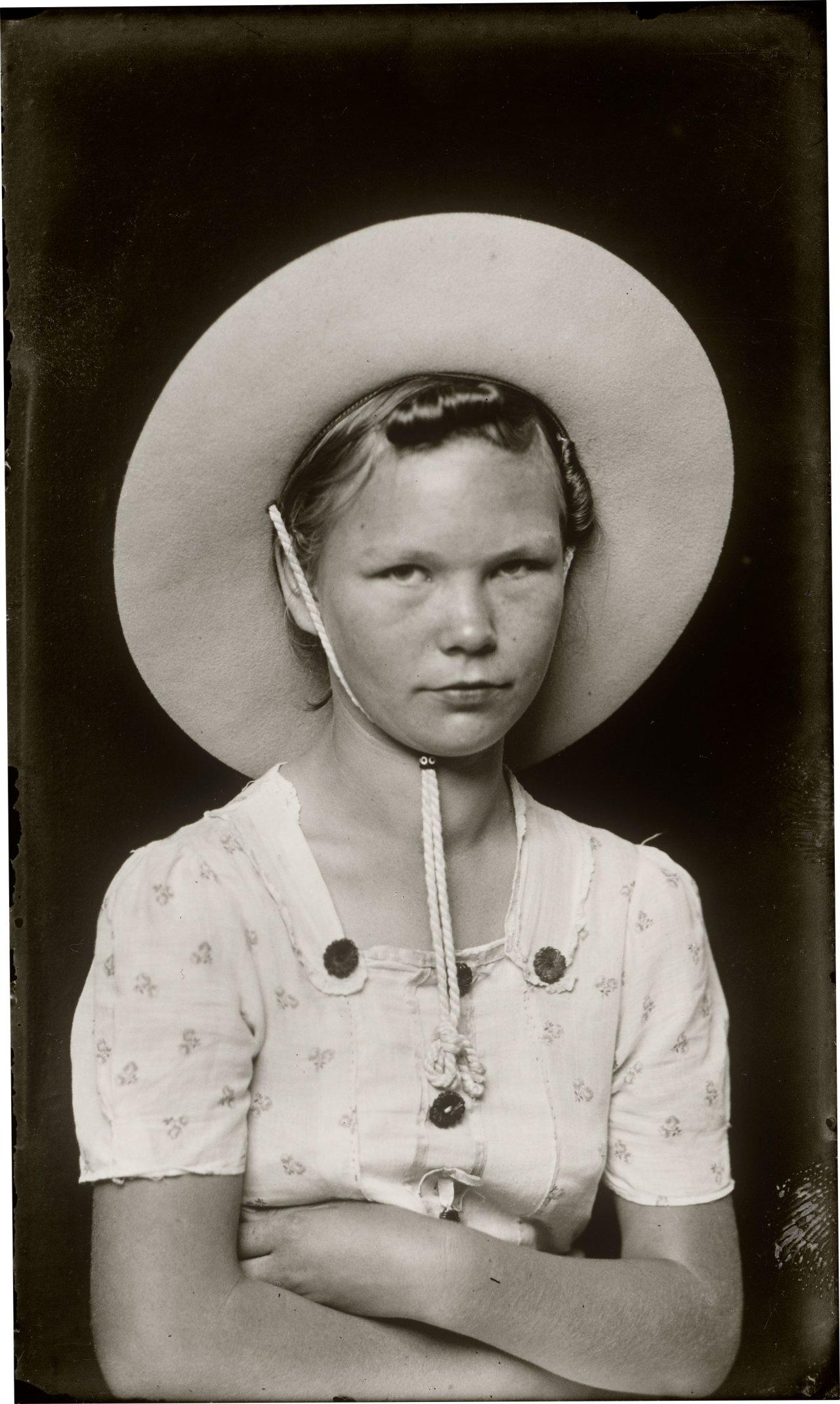 This picture shows the following artwork: Mike Disfarmer. Girl with Large Hat. 1939/1946.