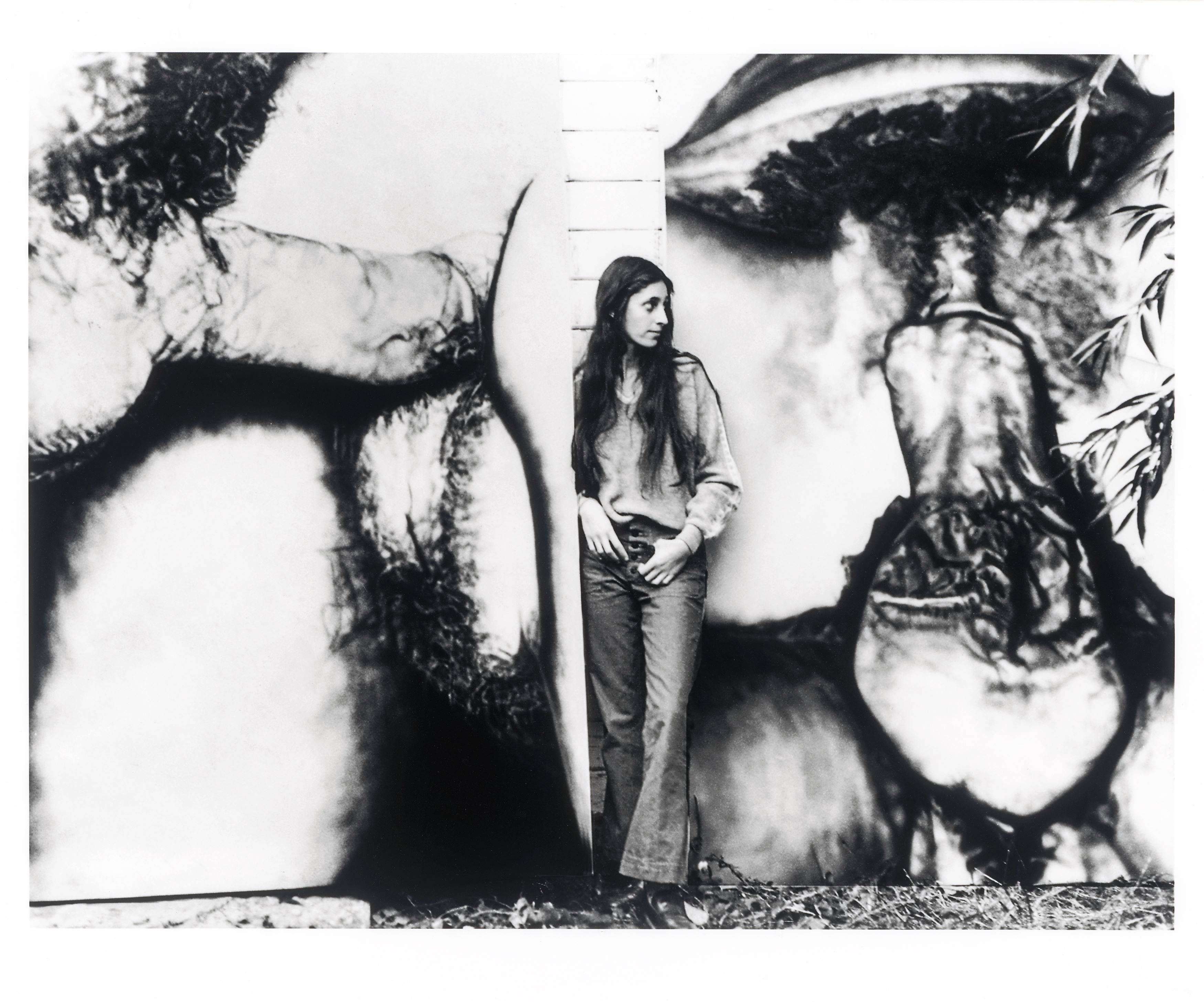 Auf diesem Bild ist das folgende Kunstwerk zu sehen:  Mappenwerk. „Printed Matter Photography Portfolio V: [Untitled/Nudes] Curated by Larry Clark“. 2004.