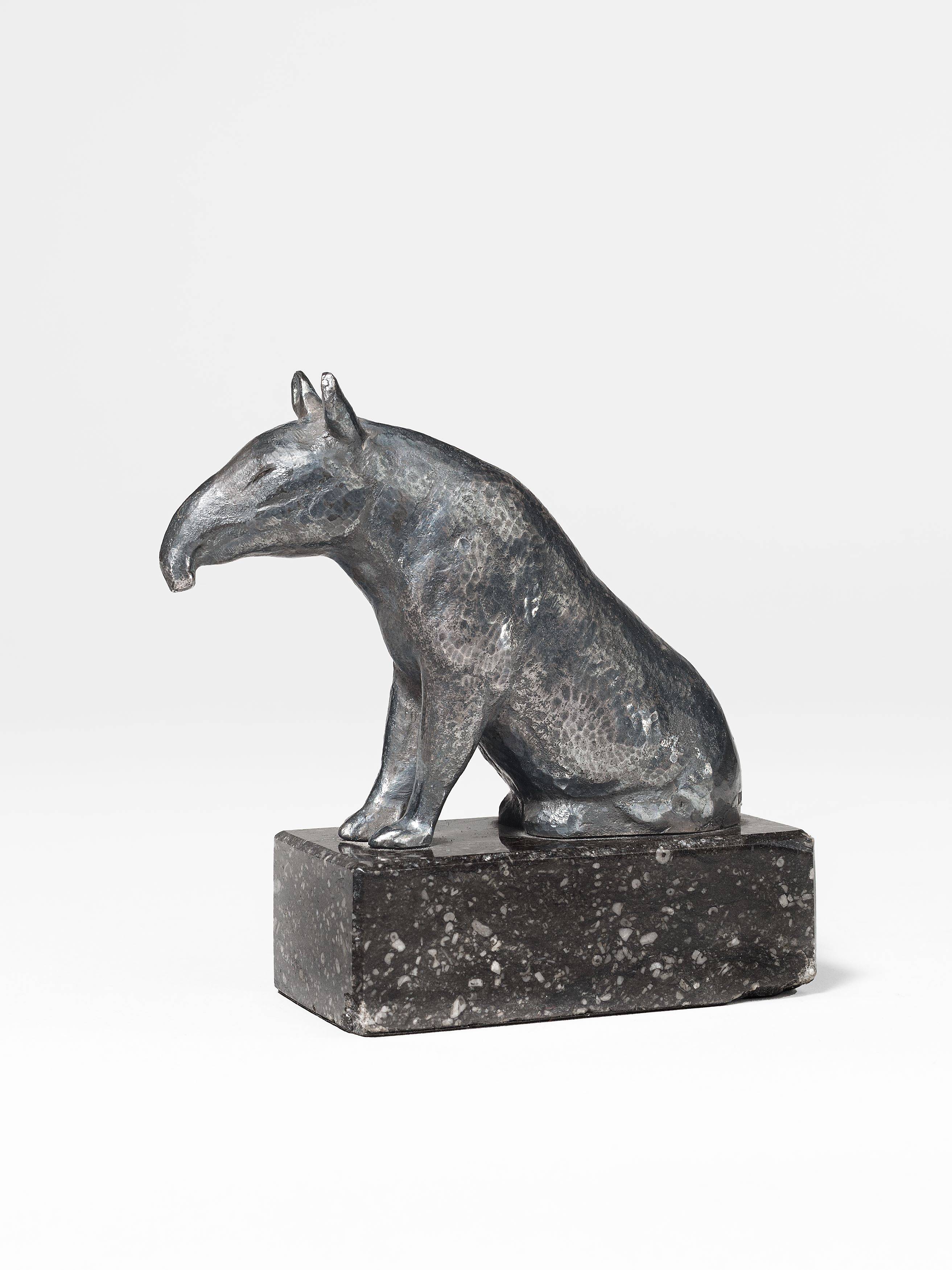 This picture shows the following artwork: August Gaul. ”Tapir”. 1915.