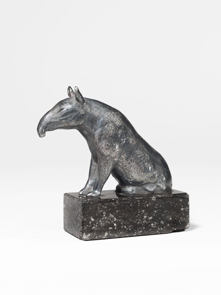 This picture shows the following artwork: August Gaul. ”Tapir”. 1915.