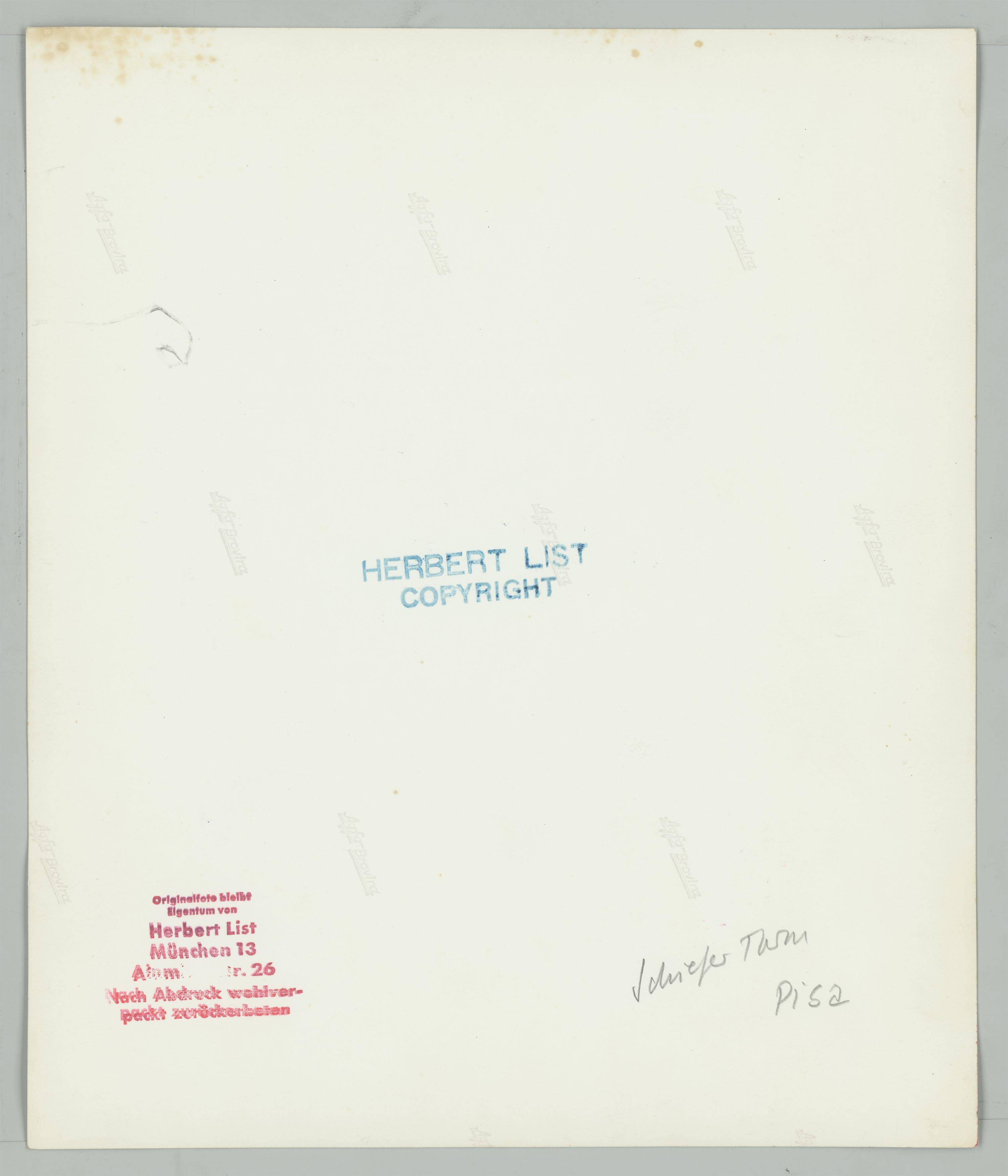 This picture shows the following artwork: Herbert List. ”Schiefer Turm, Pisa”. 1949.