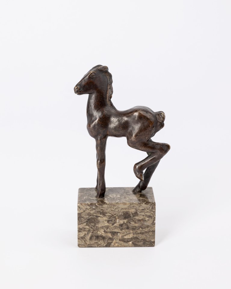 This picture shows the following artwork: Renée Sintenis. ”Ausschlagendes Fohlen”. 1919.