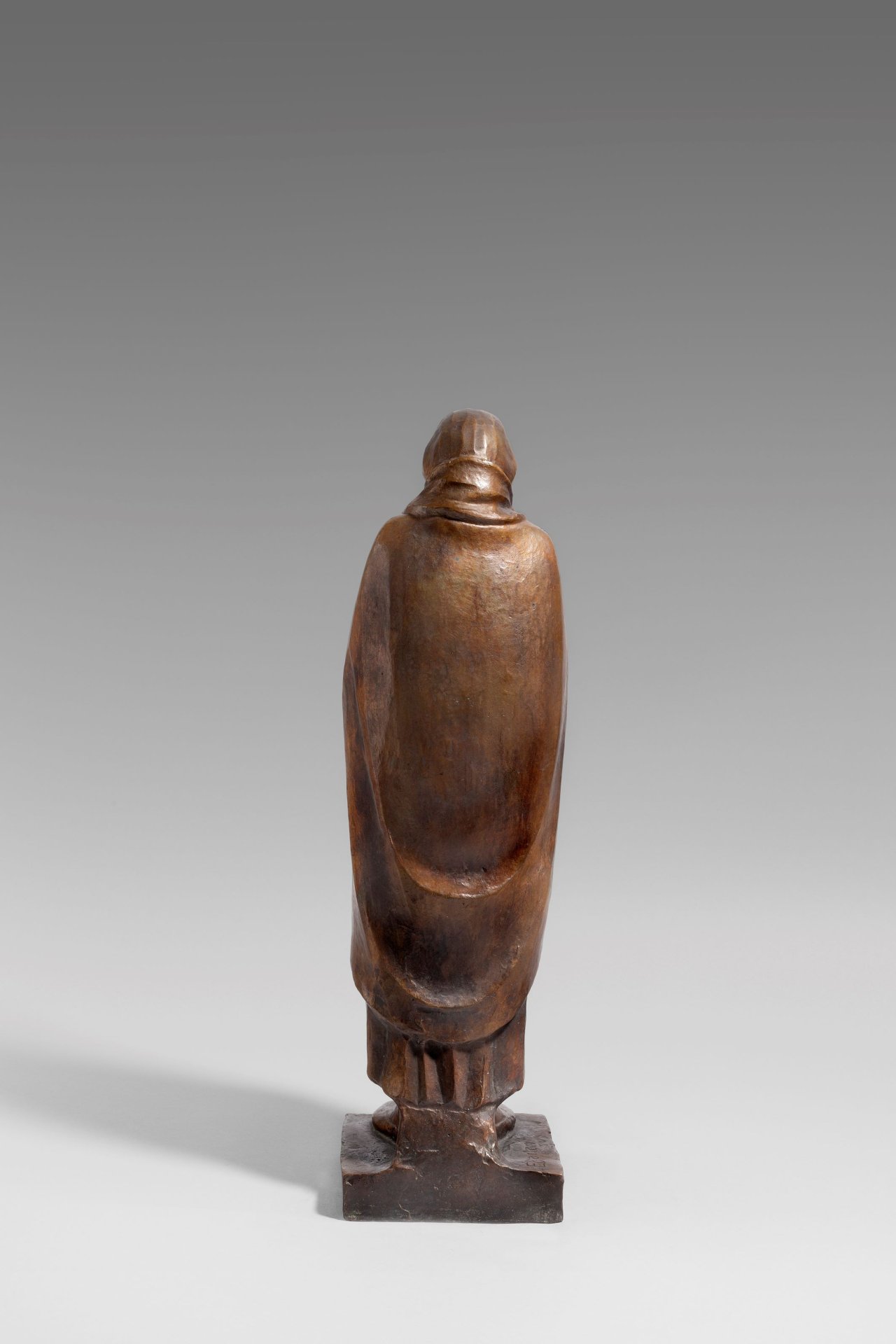 This picture shows the following artwork: Ernst Barlach. ”Frierendes Mädchen”. 1916.