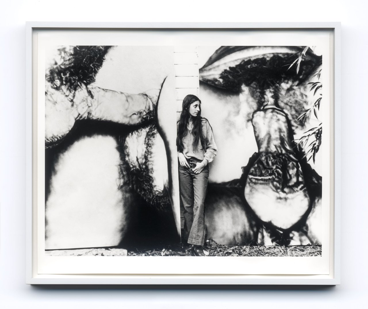 Auf diesem Bild ist das folgende Kunstwerk zu sehen:  Mappenwerk. „Printed Matter Photography Portfolio V: [Untitled/Nudes] Curated by Larry Clark“. 2004.