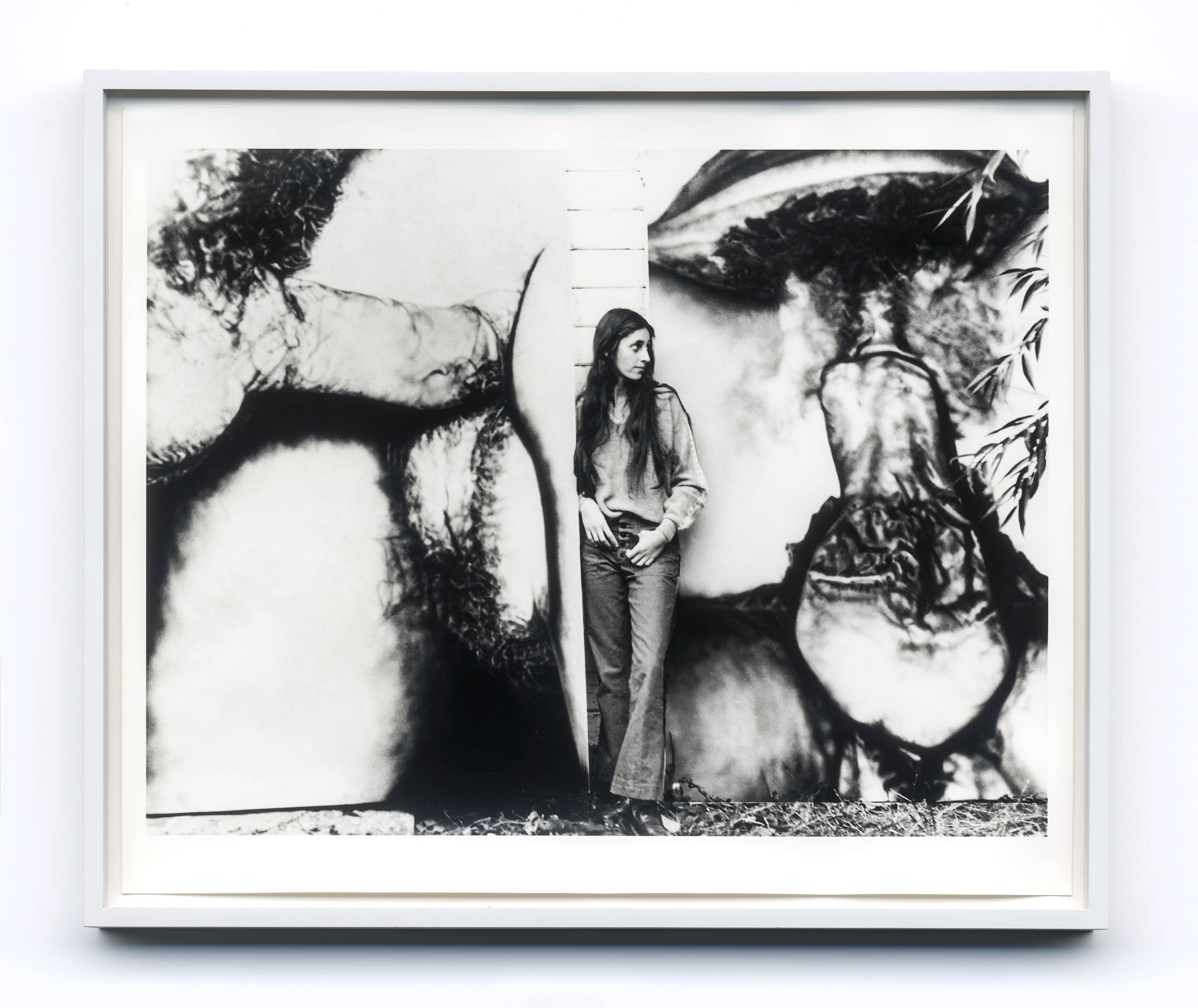 Auf diesem Bild ist das folgende Kunstwerk zu sehen:  Mappenwerk. „Printed Matter Photography Portfolio V: [Untitled/Nudes] Curated by Larry Clark“. 2004.