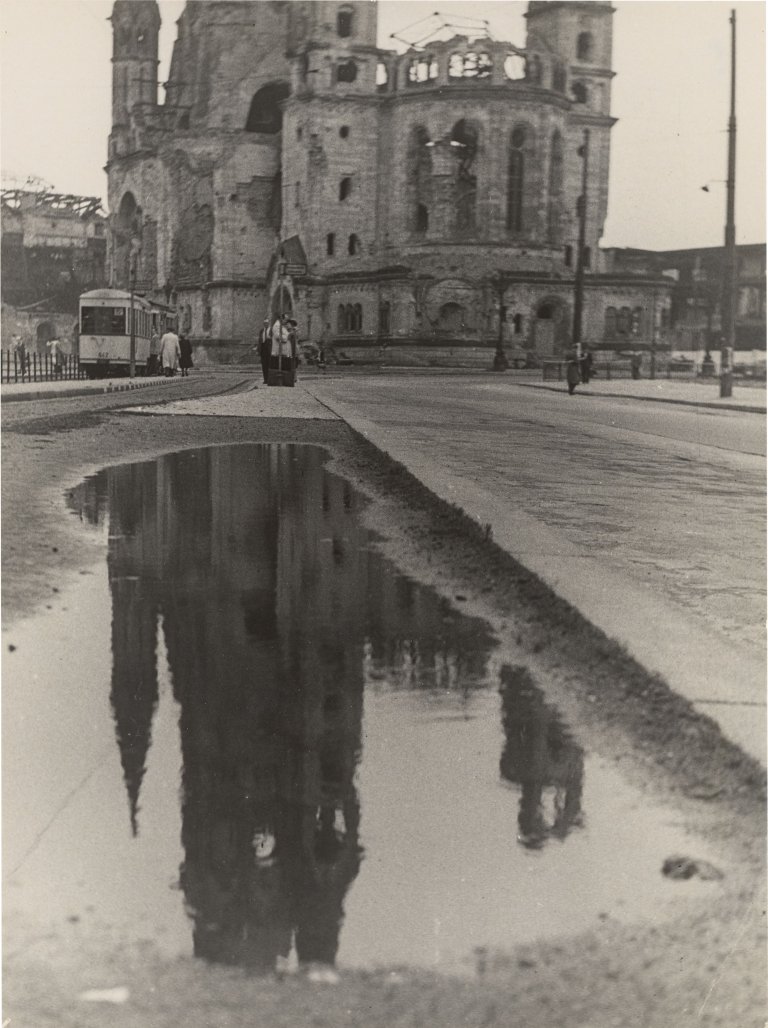 Auf diesem Bild ist das folgende Kunstwerk zu sehen: Werner Eckelt. Konvolut: Berlin nach dem 2. Weltkrieg. 1940er/50er–Jahre.