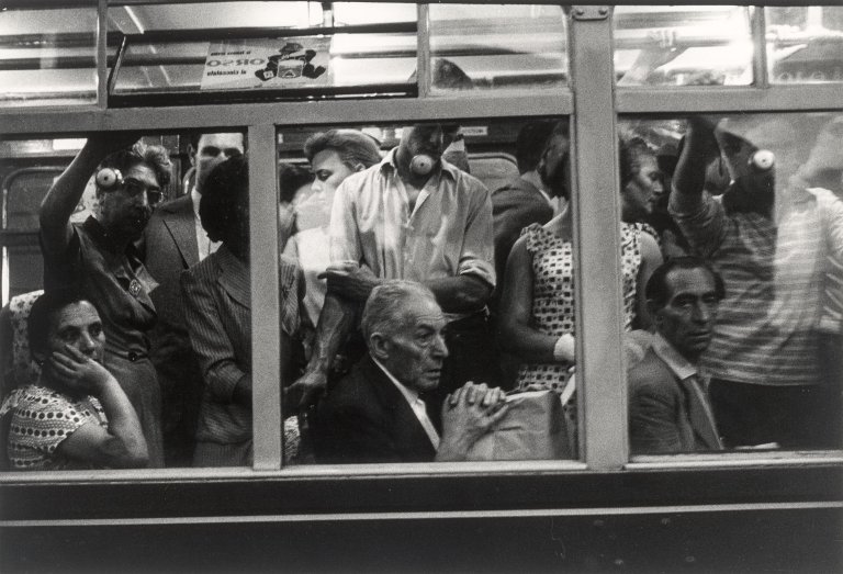 Auf diesem Bild ist das folgende Kunstwerk zu sehen: Will McBride. „Straßenbahn, Florenz“. 1957.
