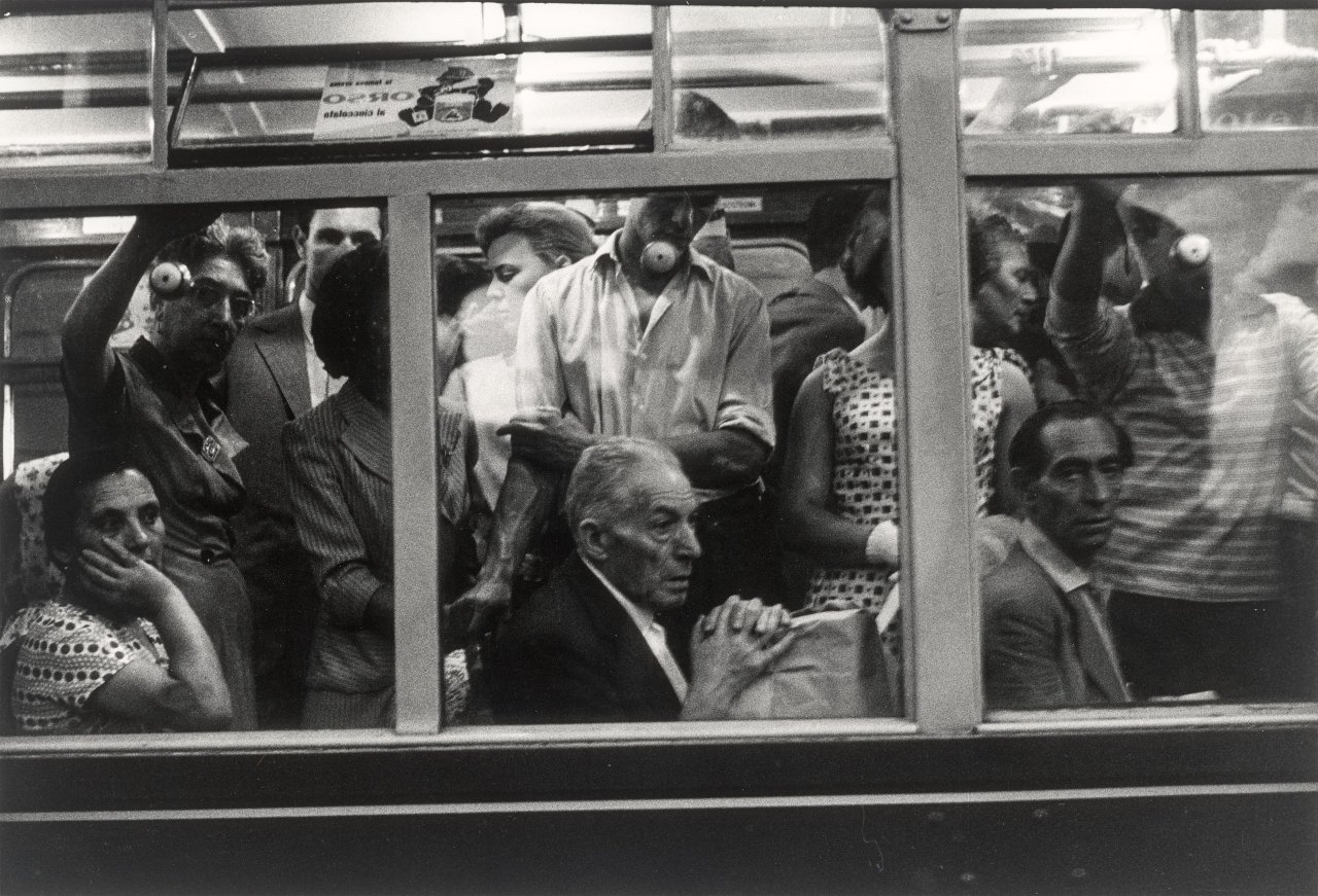 Auf diesem Bild ist das folgende Kunstwerk zu sehen: Will McBride. „Straßenbahn, Florenz“. 1957.