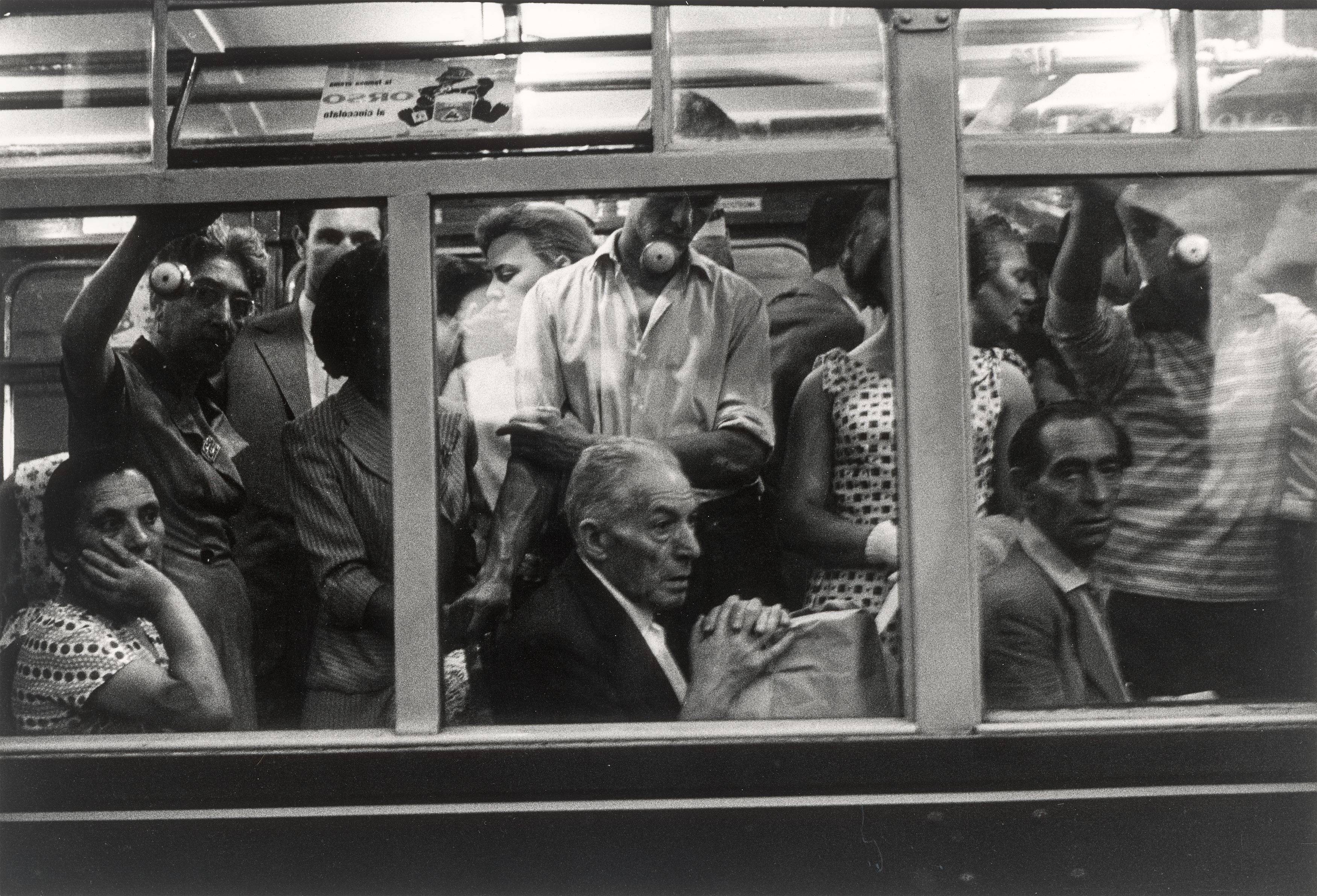 Auf diesem Bild ist das folgende Kunstwerk zu sehen: Will McBride. „Straßenbahn, Florenz“. 1957.