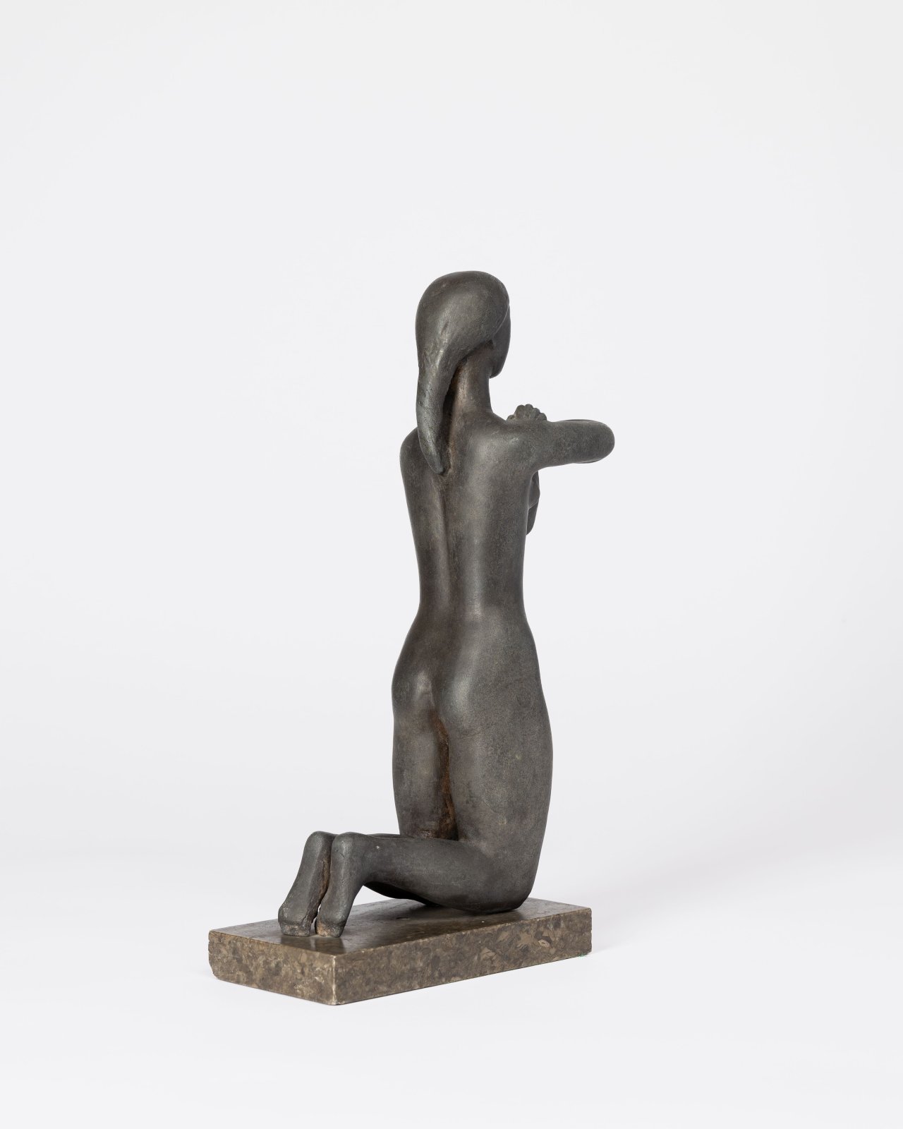 This picture shows the following artwork: Hermann Blumenthal. ”Kniende mit Zopf”. 1934.
