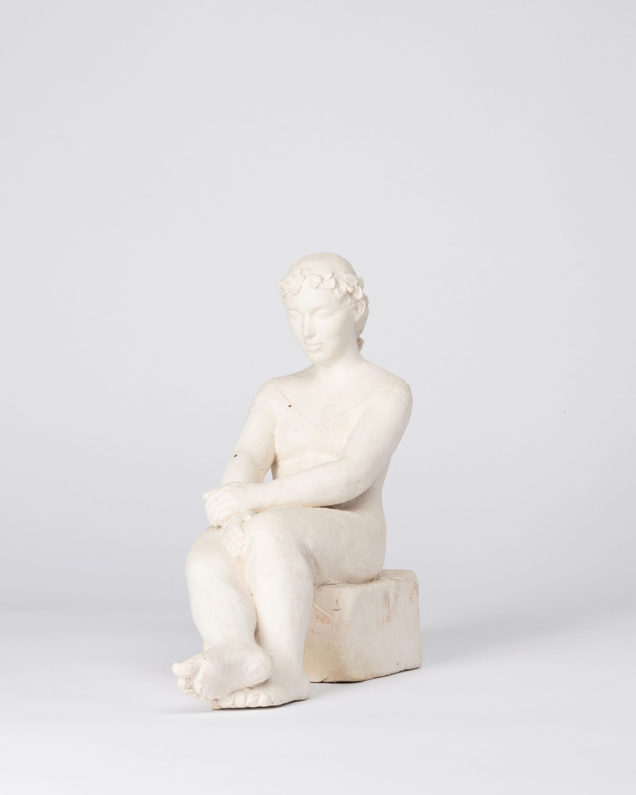 This picture shows the following artwork: Robert Metzkes. ”Sitzende mit Kranz im Haar”. 2011.