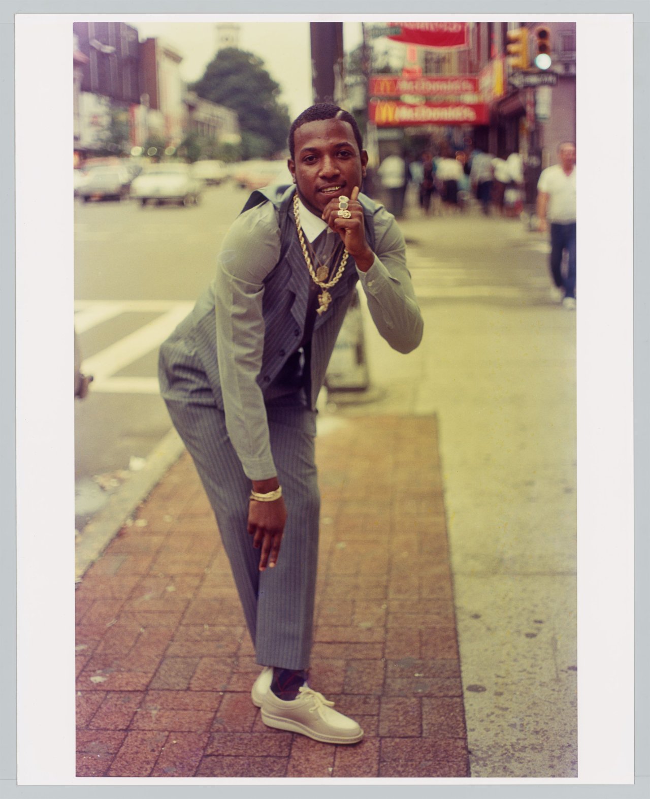 Auf diesem Bild ist das folgende Kunstwerk zu sehen: Jamel Shabazz. Rude Boy, Brooklyn, NYC. 1981.