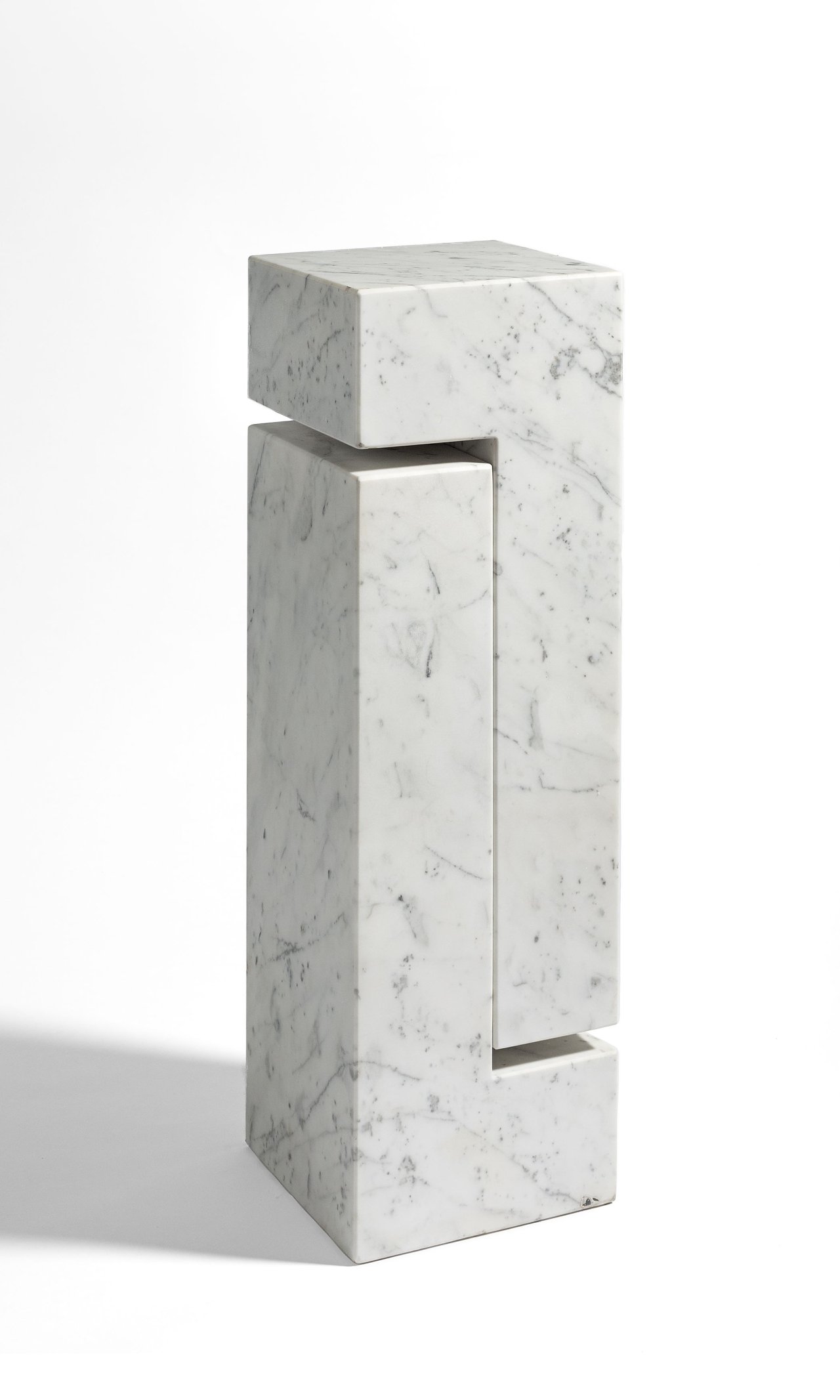 This picture shows the following artwork: Gottfried Honegger. ”Sculpture division 2”. 1986.