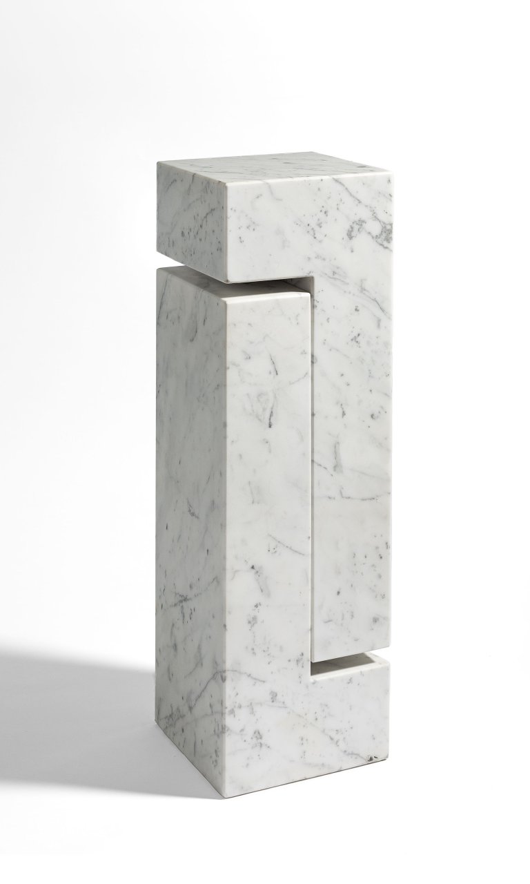 This picture shows the following artwork: Gottfried Honegger. ”Sculpture division 2”. 1986.