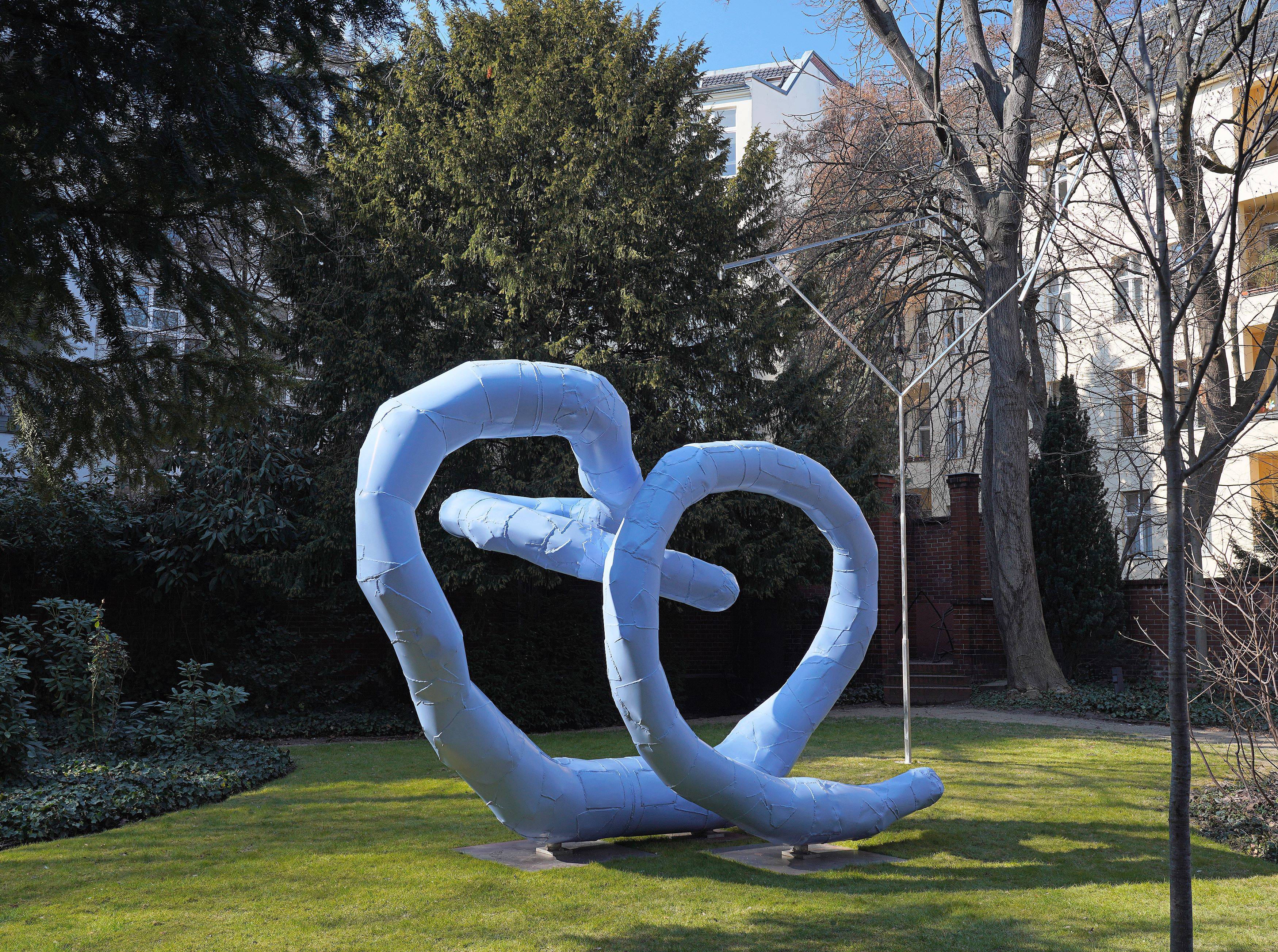 This picture shows the following artwork: Franz West. ”Flora”. 2006.