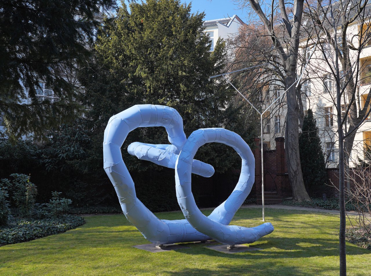 This picture shows the following artwork: Franz West. ”Flora”. 2006.
