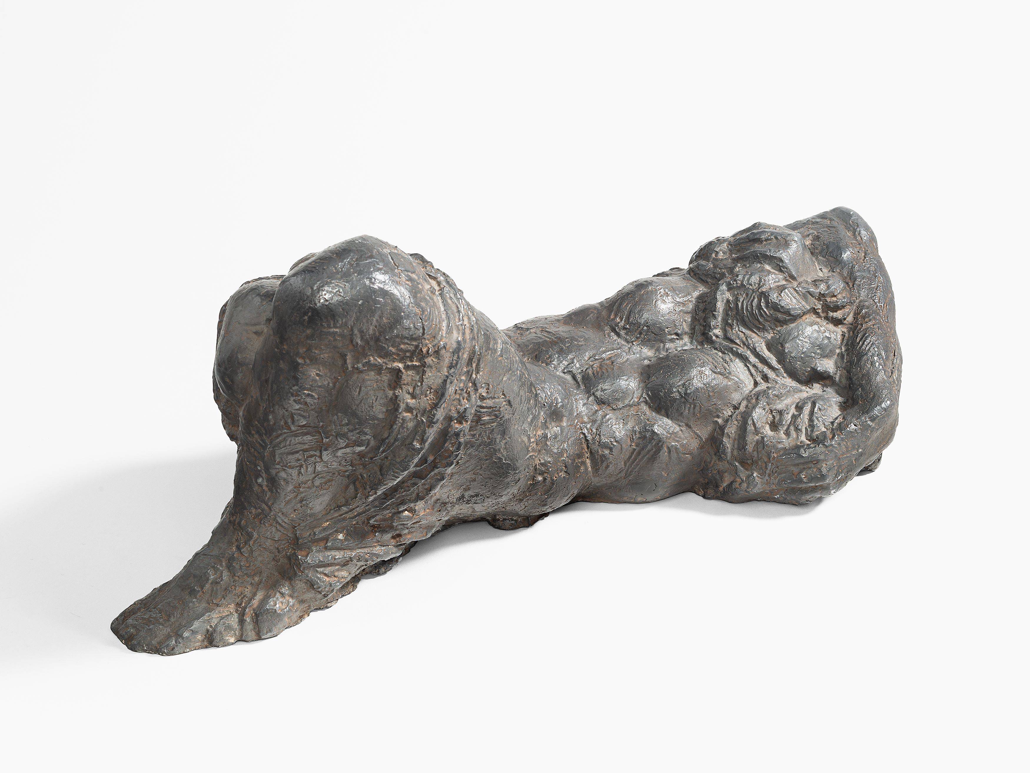 This picture shows the following artwork: Wieland Förster. ”Kleine Schlafende mit Gewand, 1. Fassung”. 1983.