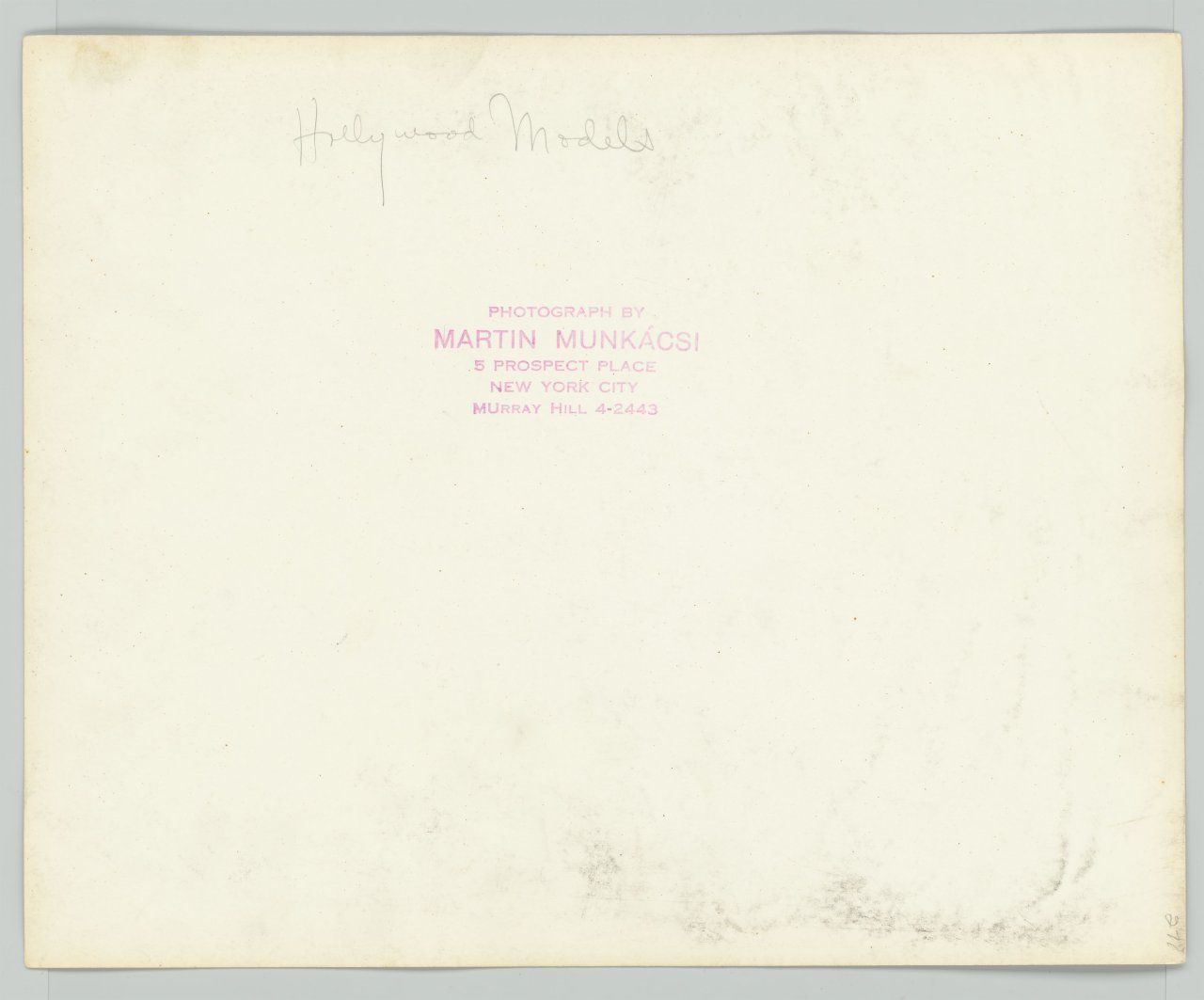 Auf diesem Bild ist das folgende Kunstwerk zu sehen: Martin Munkácsi (d.i. Márton Memelstein). Hollywood Models. 1935–1940.