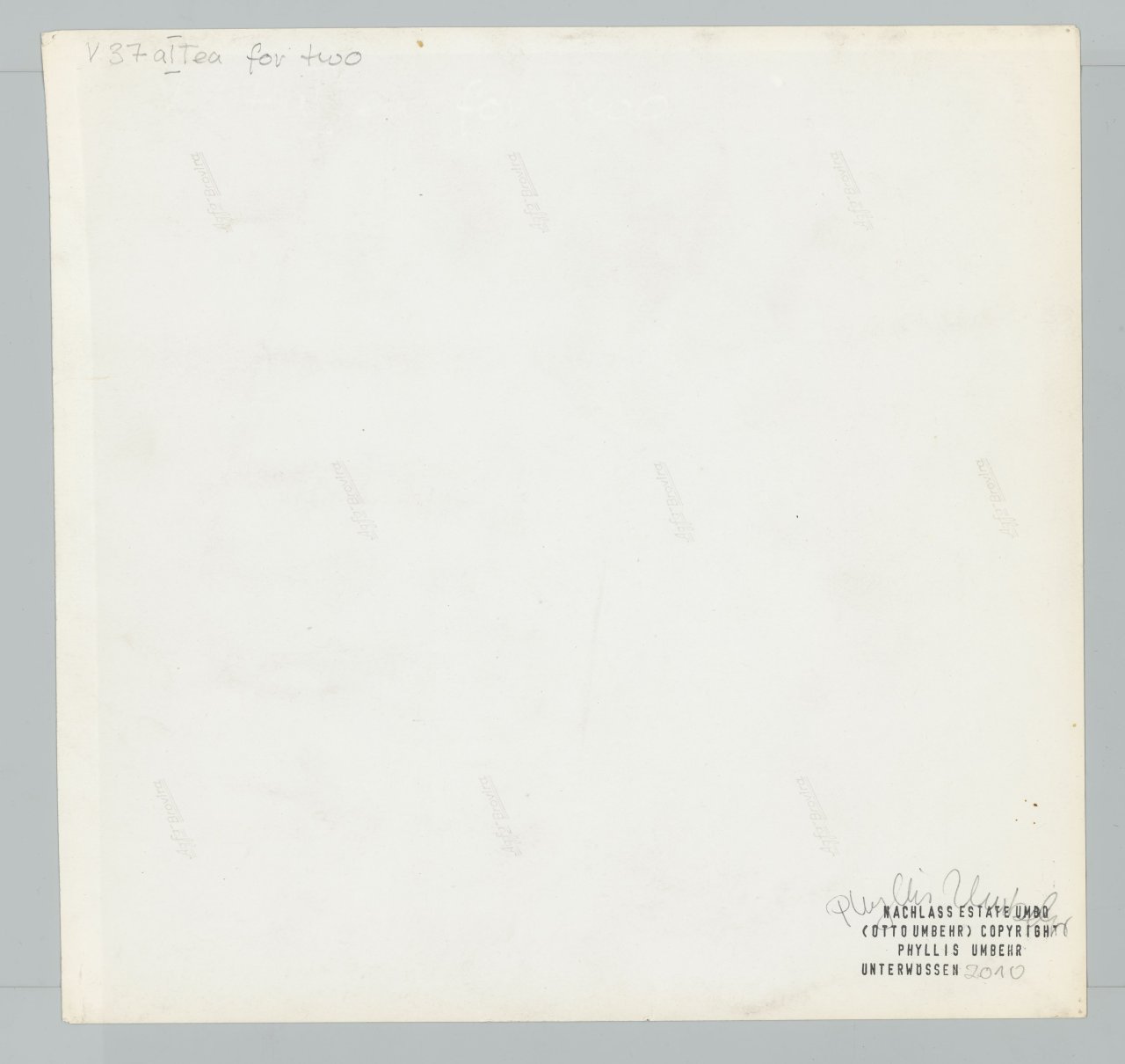 Auf diesem Bild ist das folgende Kunstwerk zu sehen:  Umbo (d.i. Otto Umbehr). Tea for Two, aus der Serie „Die Wolkenkamera sieht sich auf der Erde um“, 1935–1937. 1935.