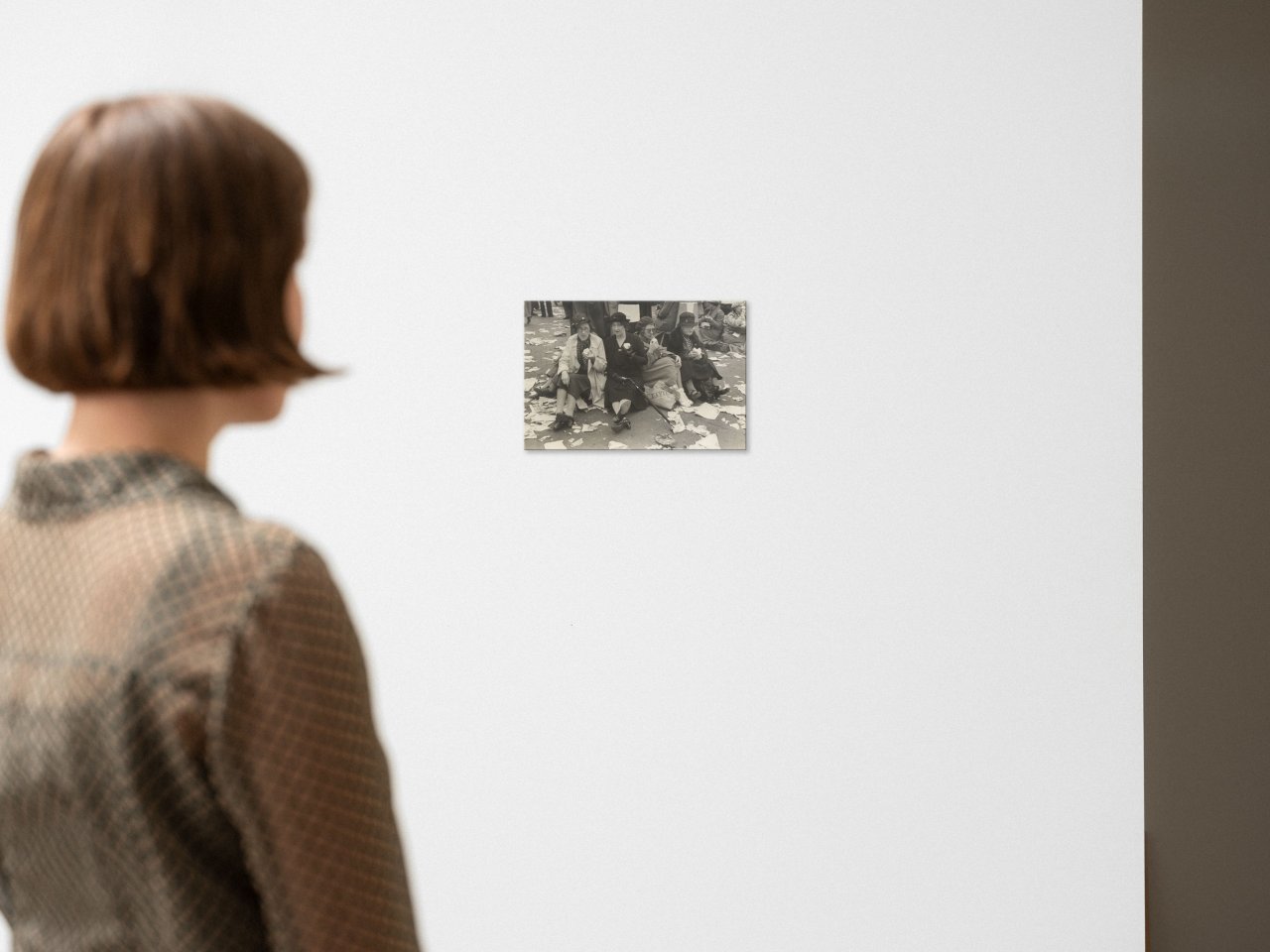This picture shows the following artwork: Henri Cartier-Bresson. Couronnement du roi George VI, Londres, Angleterre, 12 mai. 1937.